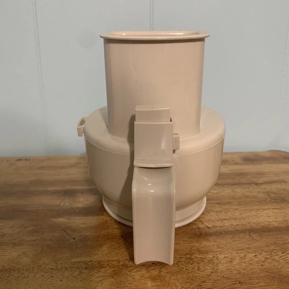 West Bend High Performance Food Processor 6500 Shredder Attachment W Pusher